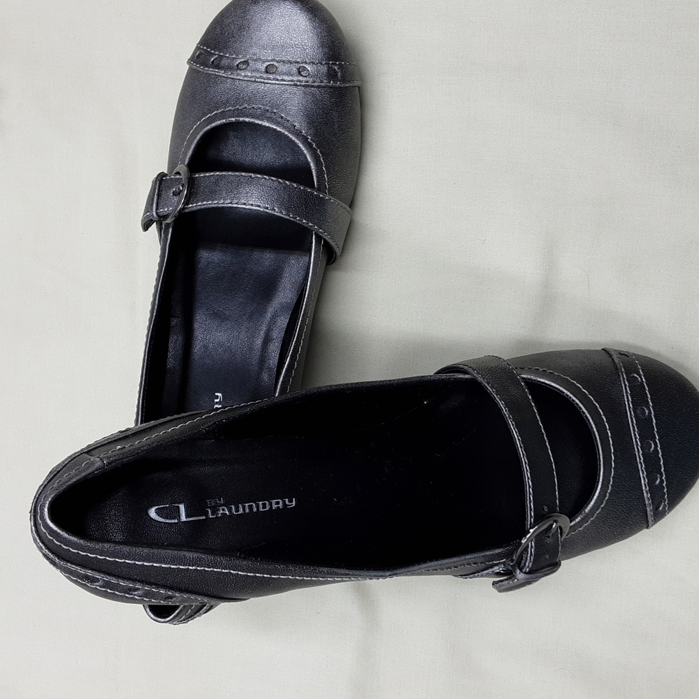 CL Laundry Neela Shoe Pewter Color Size 9M